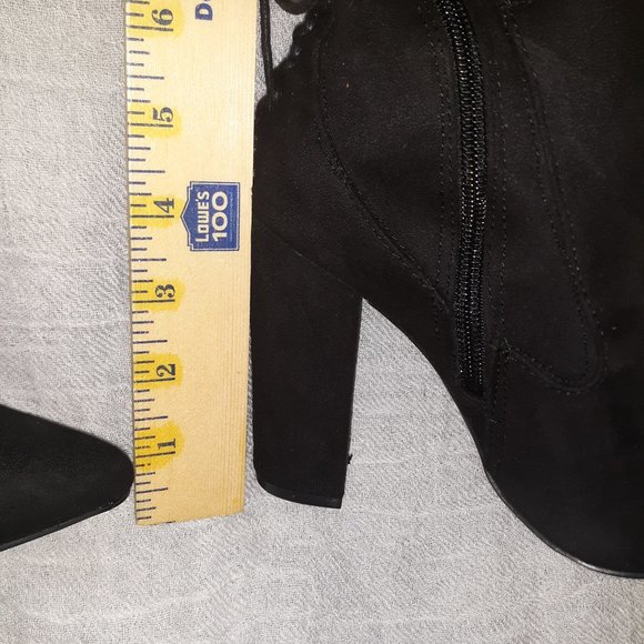 ((Listing#168)) Shoedazzle Knee Boot - Picture 9 of 16